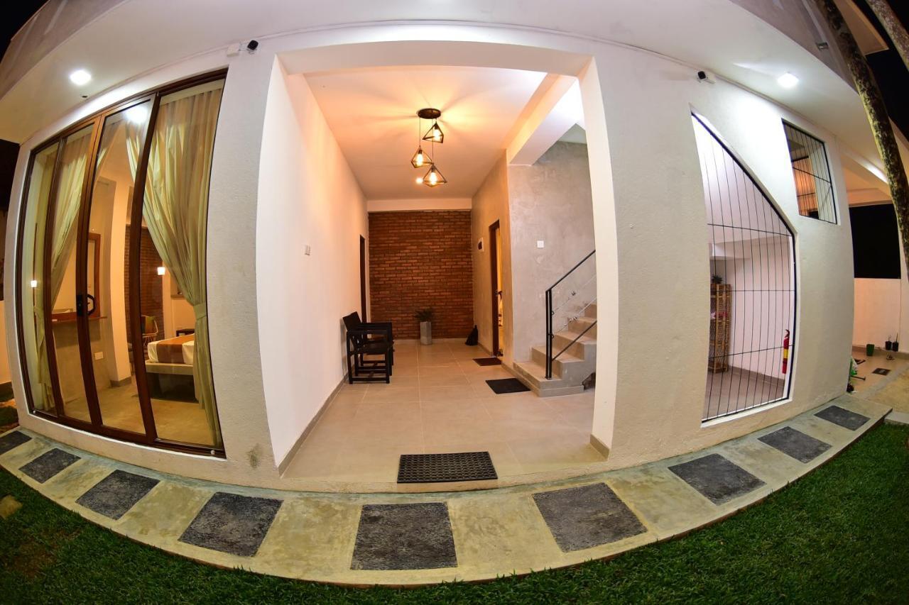 Lily Holiday Apartments Hikkaduwa Exterior photo